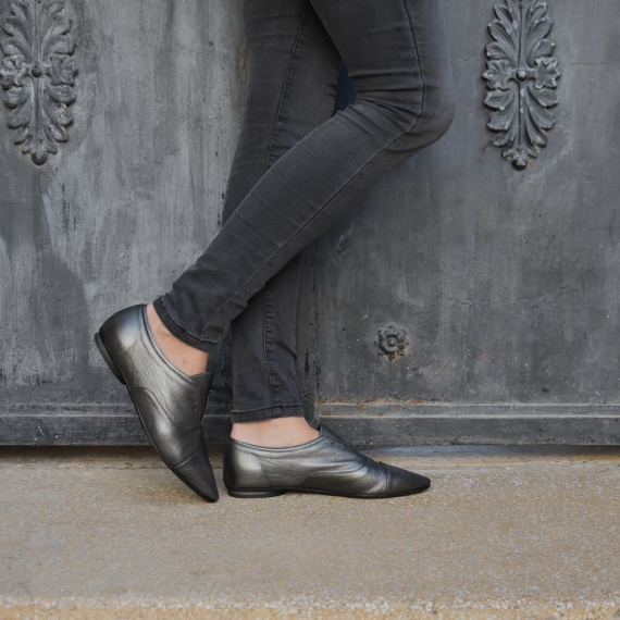 Pointed toe oxfords, Julie in dark silver