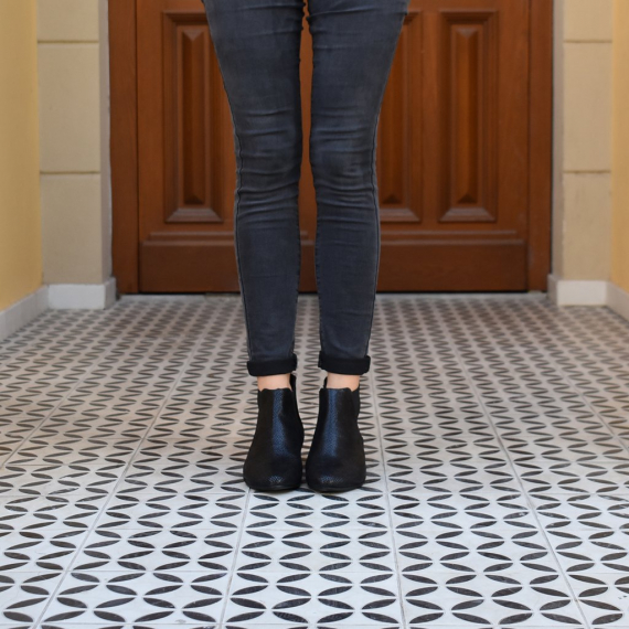 Black patterned Chelsea boots