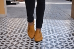 Grace, Yellow leather shoes