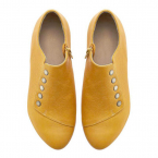 Grace, Yellow leather shoes